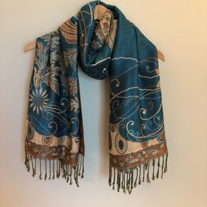 Beautiful paisley pattern pashmina style scarf